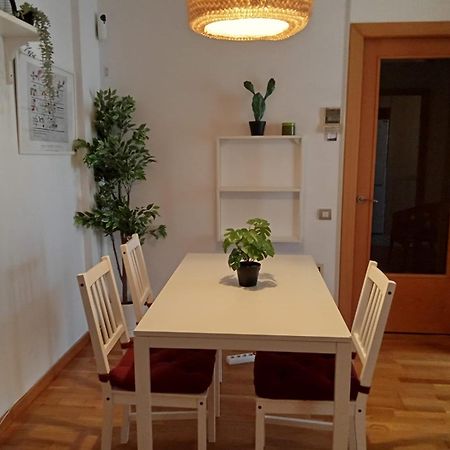 Private Rooms Near Las Ramblas Barcelona Bagian luar foto