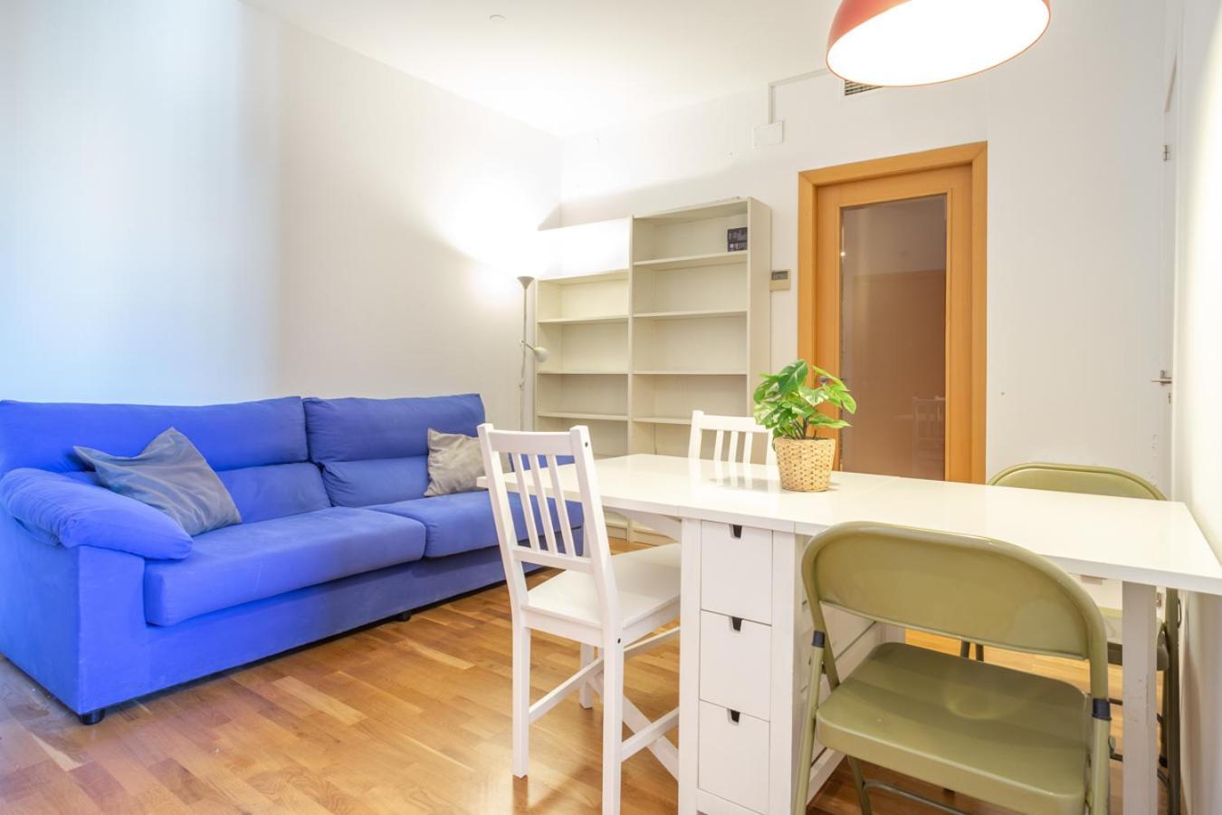 Private Rooms Near Las Ramblas Barcelona Bagian luar foto