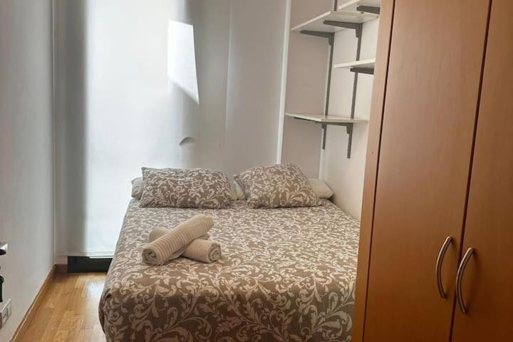 Private Rooms Near Las Ramblas Barcelona Bagian luar foto